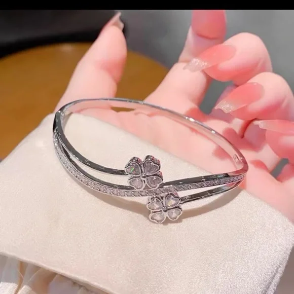 Gorgeous silver plated clover petal bracelet - #253 - Picture 8 of 12